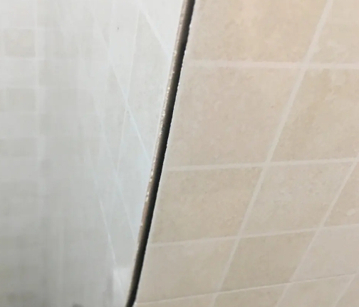 衡南瓷砖空鼓维修公司分享阳台瓷砖脱落的修复过程可以分为以下几个步骤