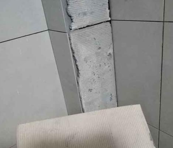 衡南瓷砖空鼓维修公司分享下厨房瓷砖脱落的补救措施。